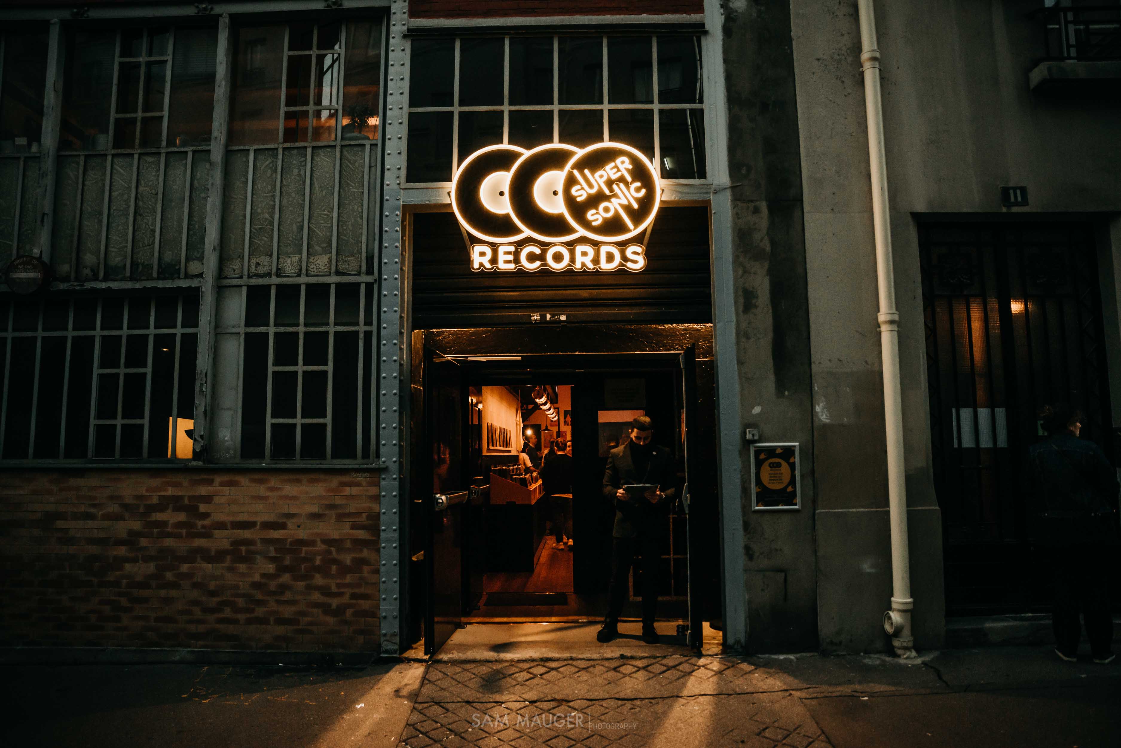 Devanture Supersonic Records par Sam Mauger
